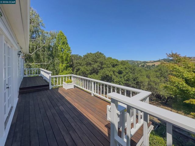 84 Quail Ln, Martinez, CA 94553