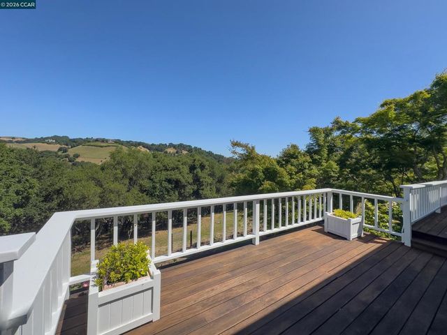 84 Quail Ln, Martinez, CA 94553