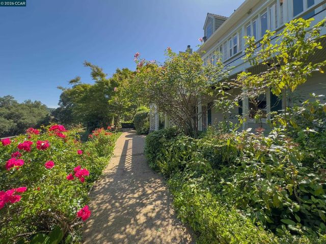 84 Quail Ln, Martinez, CA 94553