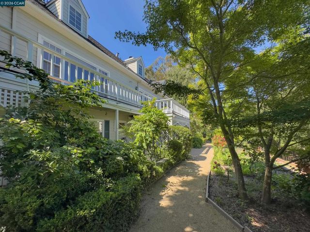 84 Quail Ln, Martinez, CA 94553