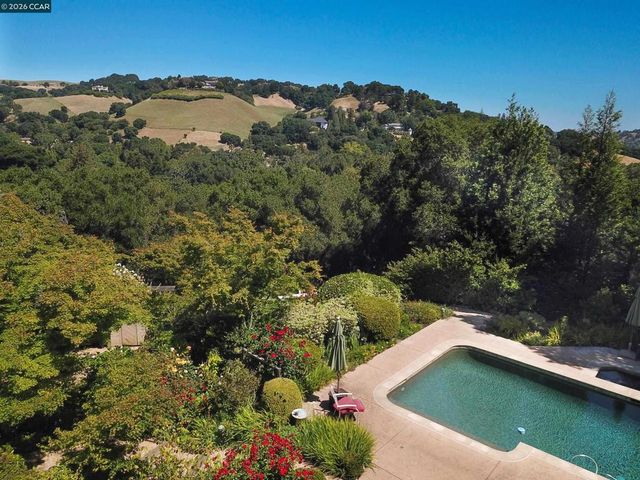 84 Quail Ln, Martinez, CA 94553