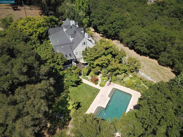 84 Quail Ln, Martinez, CA 94553