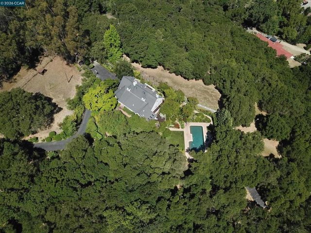 84 Quail Ln, Martinez, CA 94553
