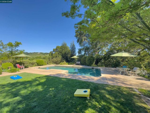 84 Quail Ln, Martinez, CA 94553