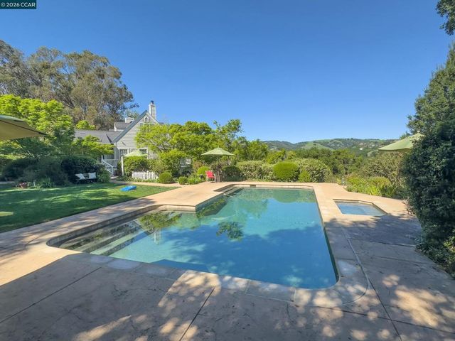 84 Quail Ln, Martinez, CA 94553