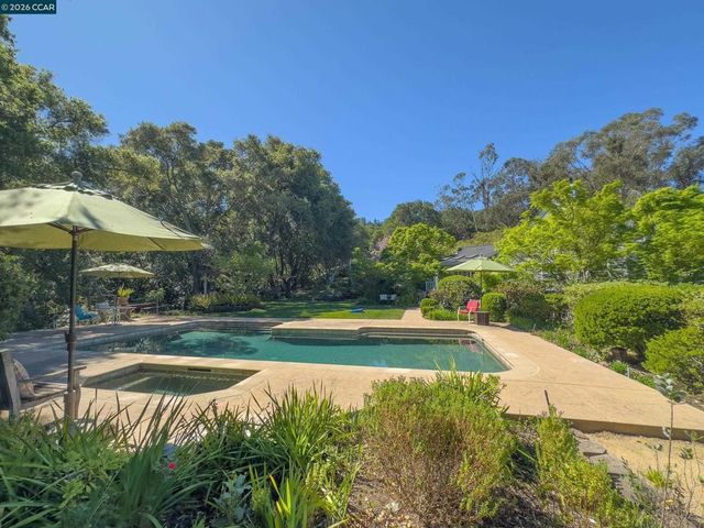 84 Quail Ln, Martinez, CA 94553