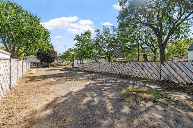 2110 4th Street NE, Minneapolis, MN 55418