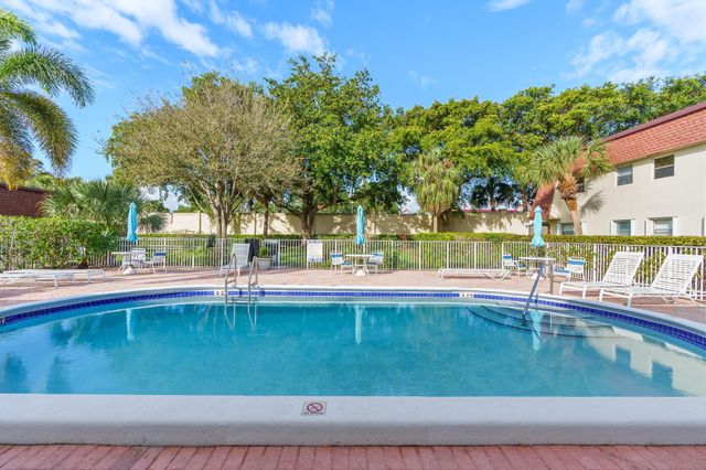 2015 NE 32nd Court 25, Pompano Beach, FL 33064