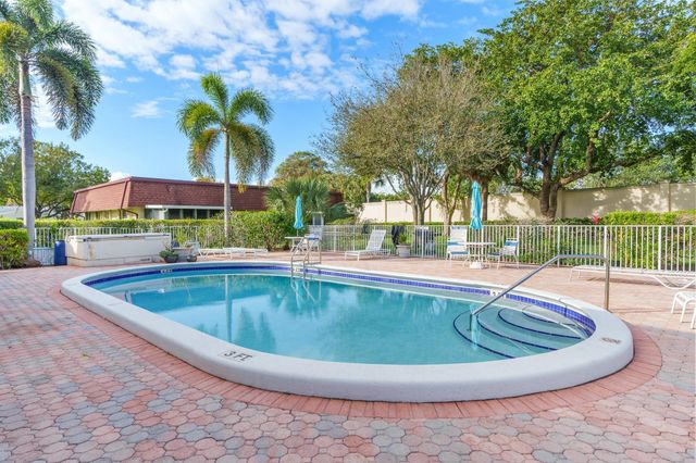 2015 NE 32nd Court 25, Pompano Beach, FL 33064