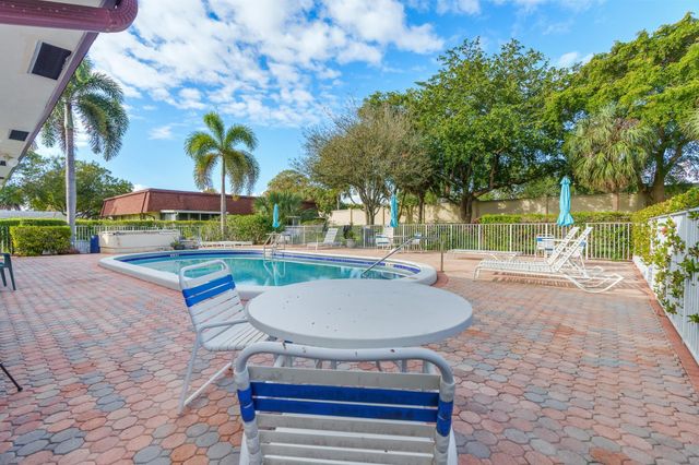 2015 NE 32nd Court 25, Pompano Beach, FL 33064