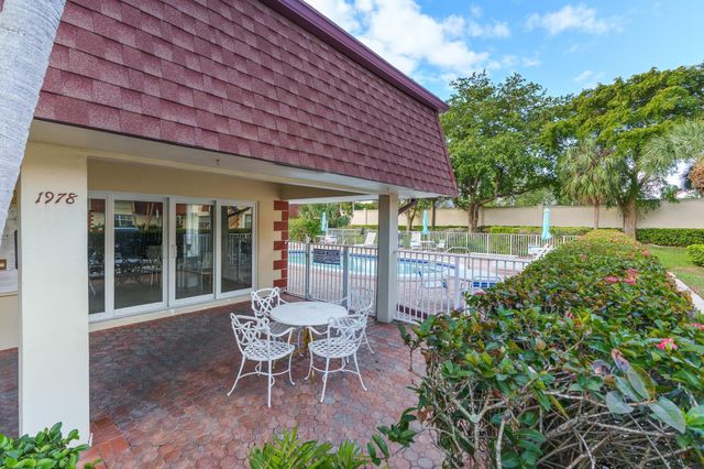 2015 NE 32nd Court 25, Pompano Beach, FL 33064