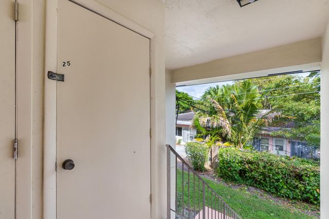 2015 NE 32nd Court 25, Pompano Beach, FL 33064