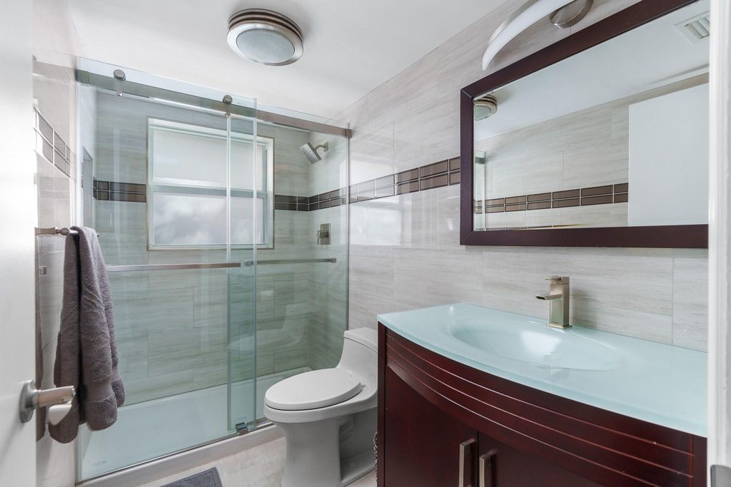 2015 NE 32nd Court 25, Pompano Beach, FL 33064