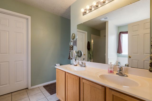 5056 Woodhaven Drive NE, Rio Rancho, NM 87144