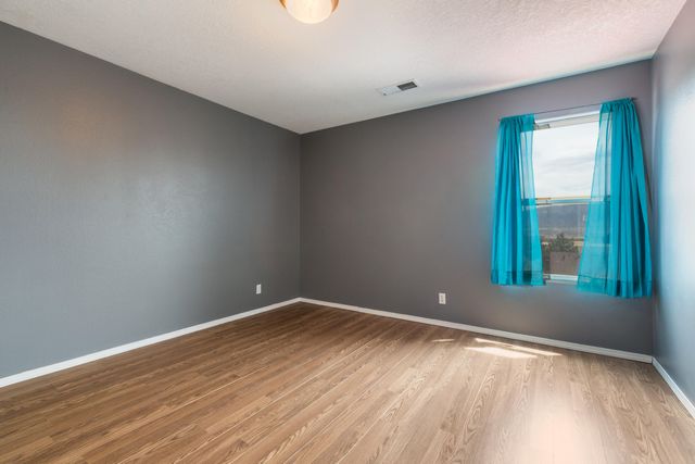5056 Woodhaven Drive NE, Rio Rancho, NM 87144