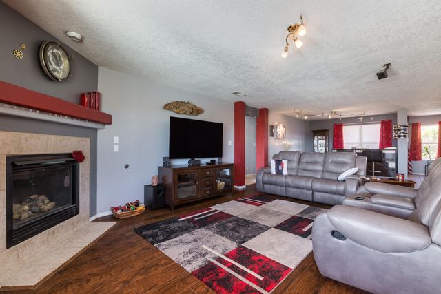 5056 Woodhaven Drive NE, Rio Rancho, NM 87144