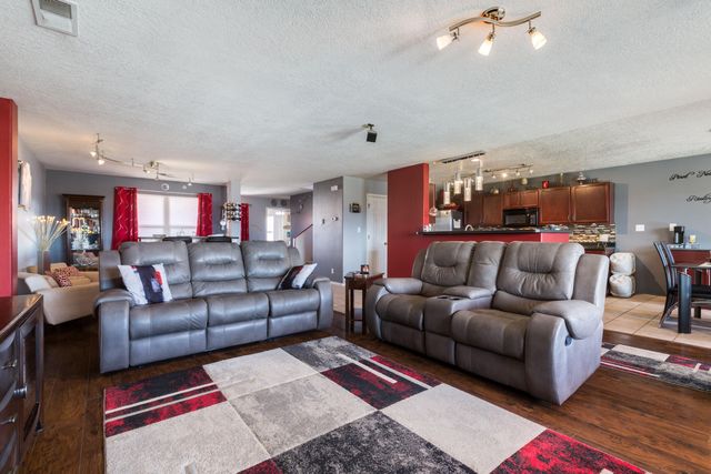 5056 Woodhaven Drive NE, Rio Rancho, NM 87144