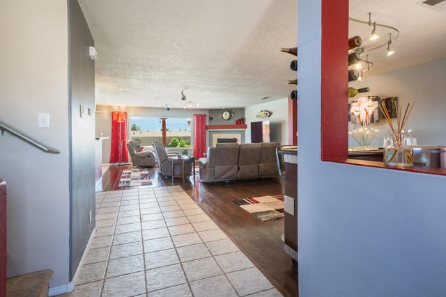 5056 Woodhaven Drive NE, Rio Rancho, NM 87144