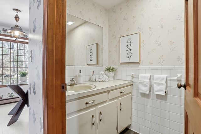 6 Old Village Rd, Acton, MA 01720