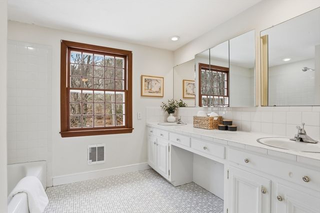 6 Old Village Rd, Acton, MA 01720