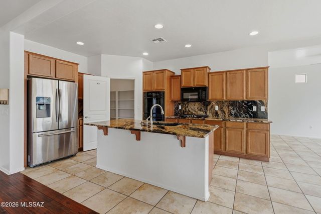 727 W Camino Curvitas, Sahuarita, AZ 85629