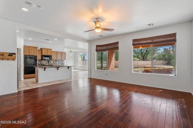 727 W Camino Curvitas, Sahuarita, AZ 85629