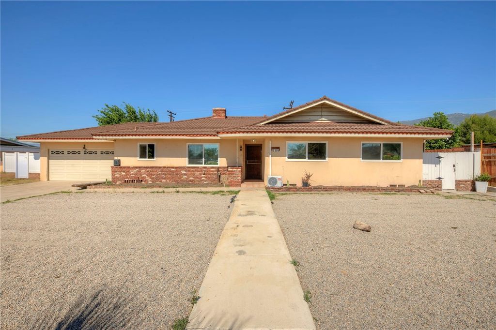 Image 3 of property listing at 184 Palmyra, San Bernardino, CA 92404
