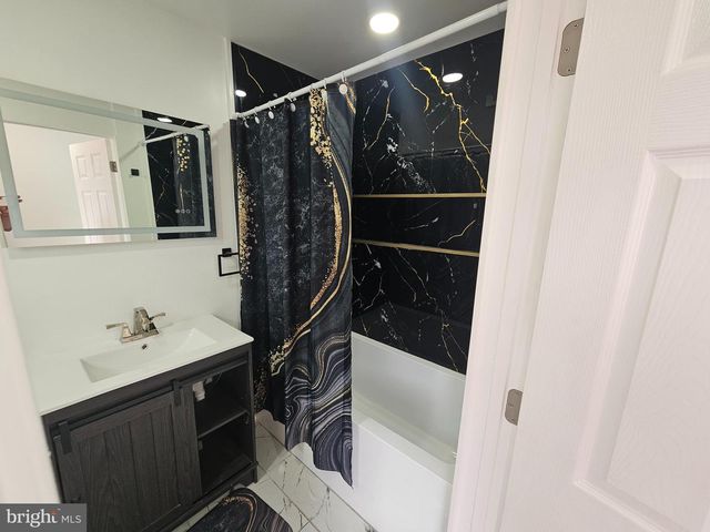 31 CHAMBERS ST, Trenton, NJ 08609