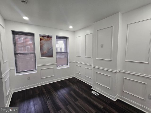31 CHAMBERS ST, Trenton, NJ 08609