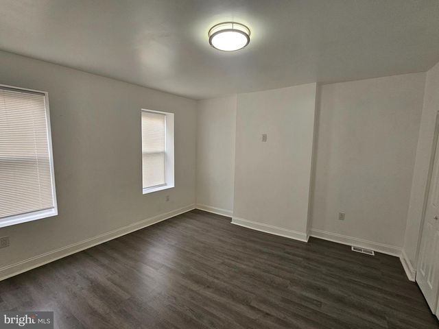 31 CHAMBERS ST, Trenton, NJ 08609