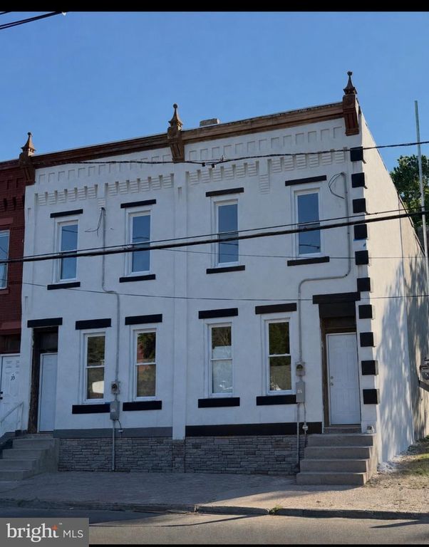 31 CHAMBERS ST, Trenton, NJ 08609