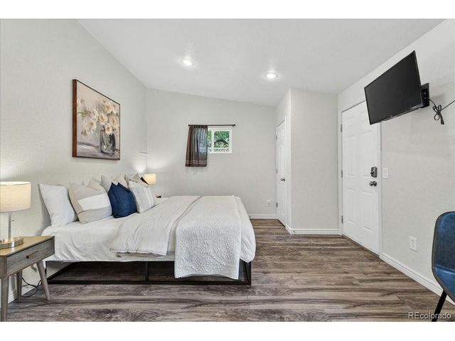 4800 Knox Ct, Denver, CO 80221