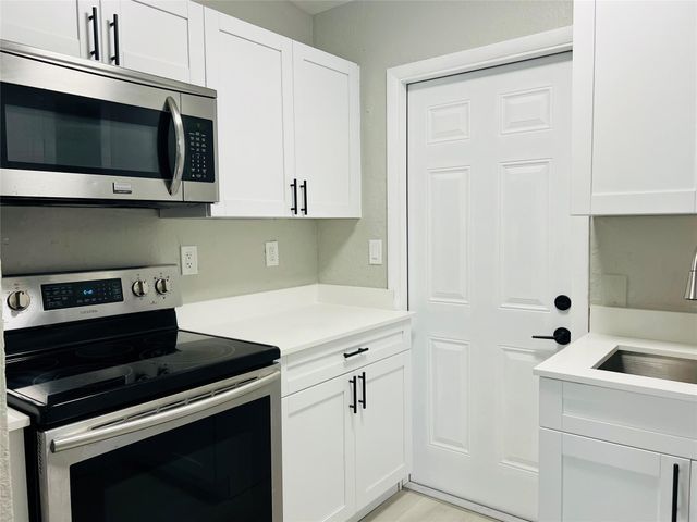 3041 NW 66th St, Miami, FL 33147