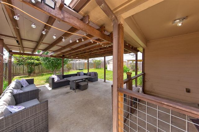 75 Rodeo Drive, Manvel, TX 77578