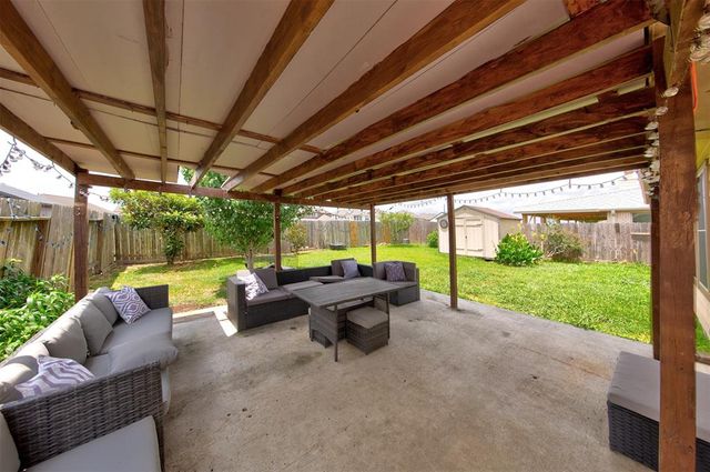 75 Rodeo Drive, Manvel, TX 77578