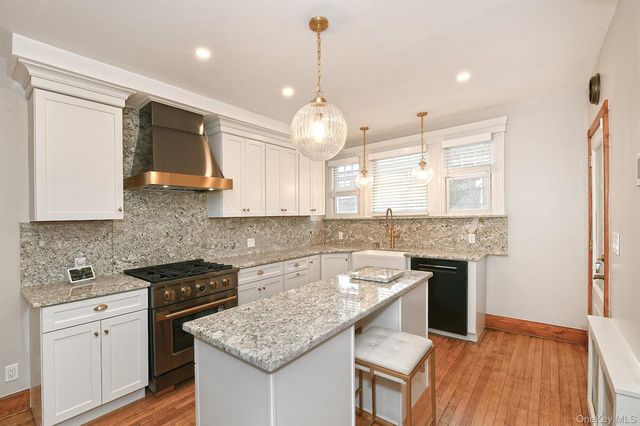 198 Warner Avenue, Roslyn Heights, NY 11577