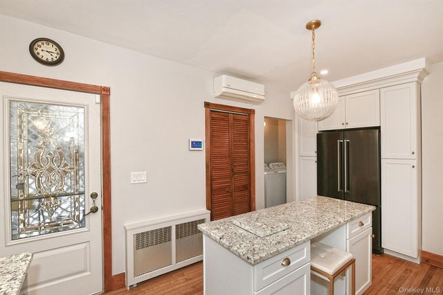 198 Warner Avenue, Roslyn Heights, NY 11577