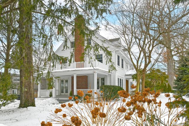 198 Warner Avenue, Roslyn Heights, NY 11577