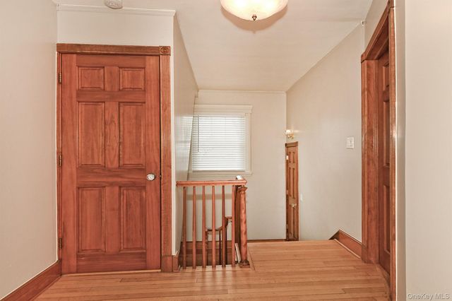 198 Warner Avenue, Roslyn Heights, NY 11577