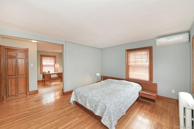 198 Warner Avenue, Roslyn Heights, NY 11577