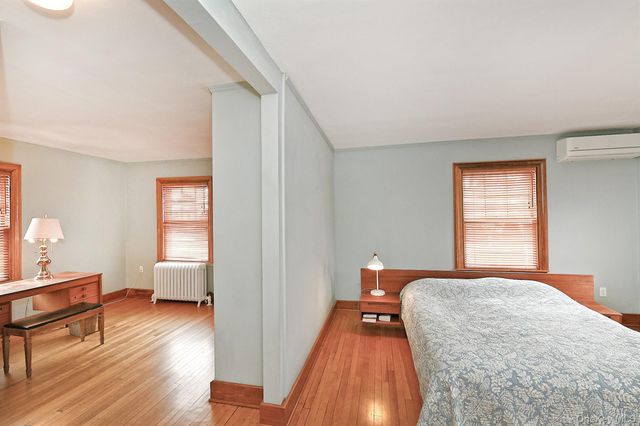 198 Warner Avenue, Roslyn Heights, NY 11577