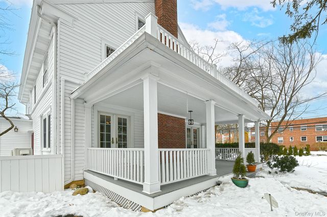 198 Warner Avenue, Roslyn Heights, NY 11577