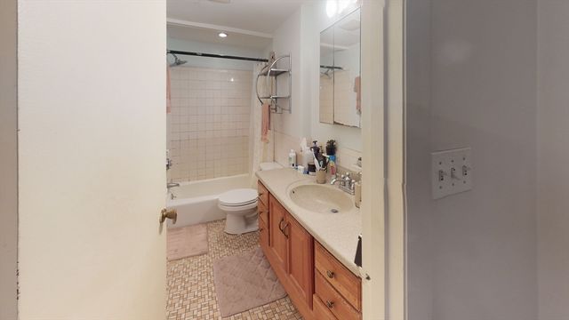 64 W Cedar 2, Boston, MA 02114