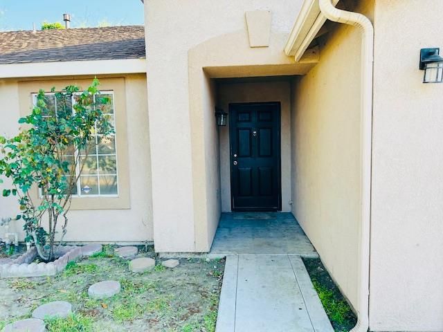 5260 E Wildflower Lane, Fresno, CA 93725