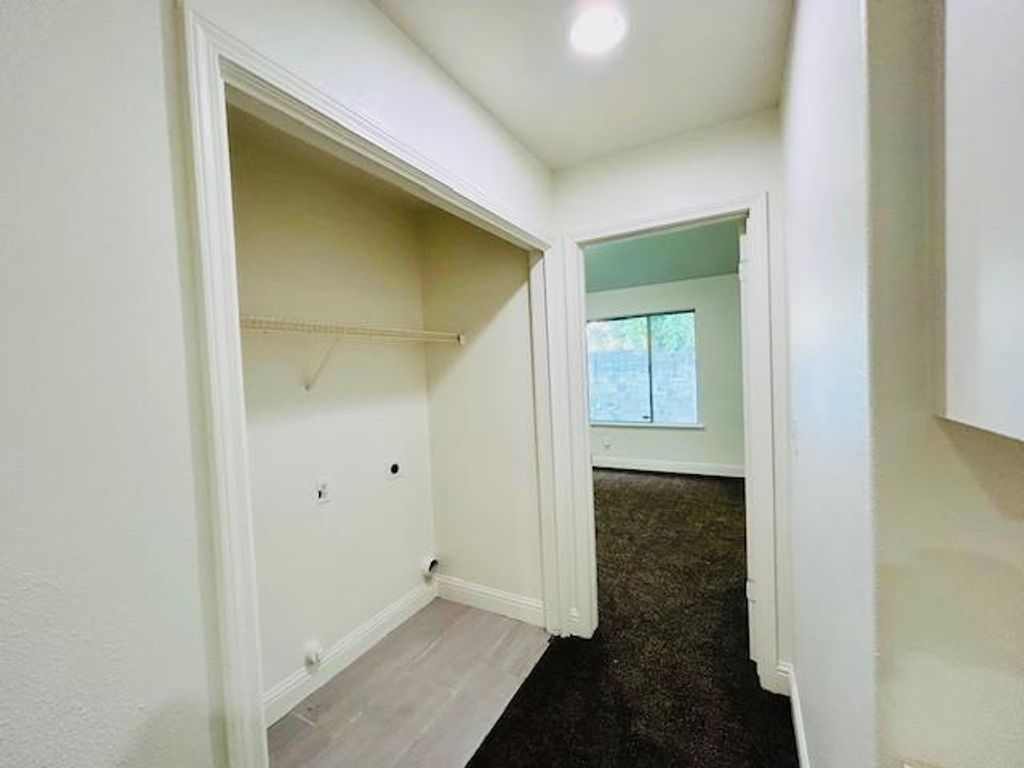 Image 13 of property listing at 5260 E Wildflower Lane, Fresno, CA 93725