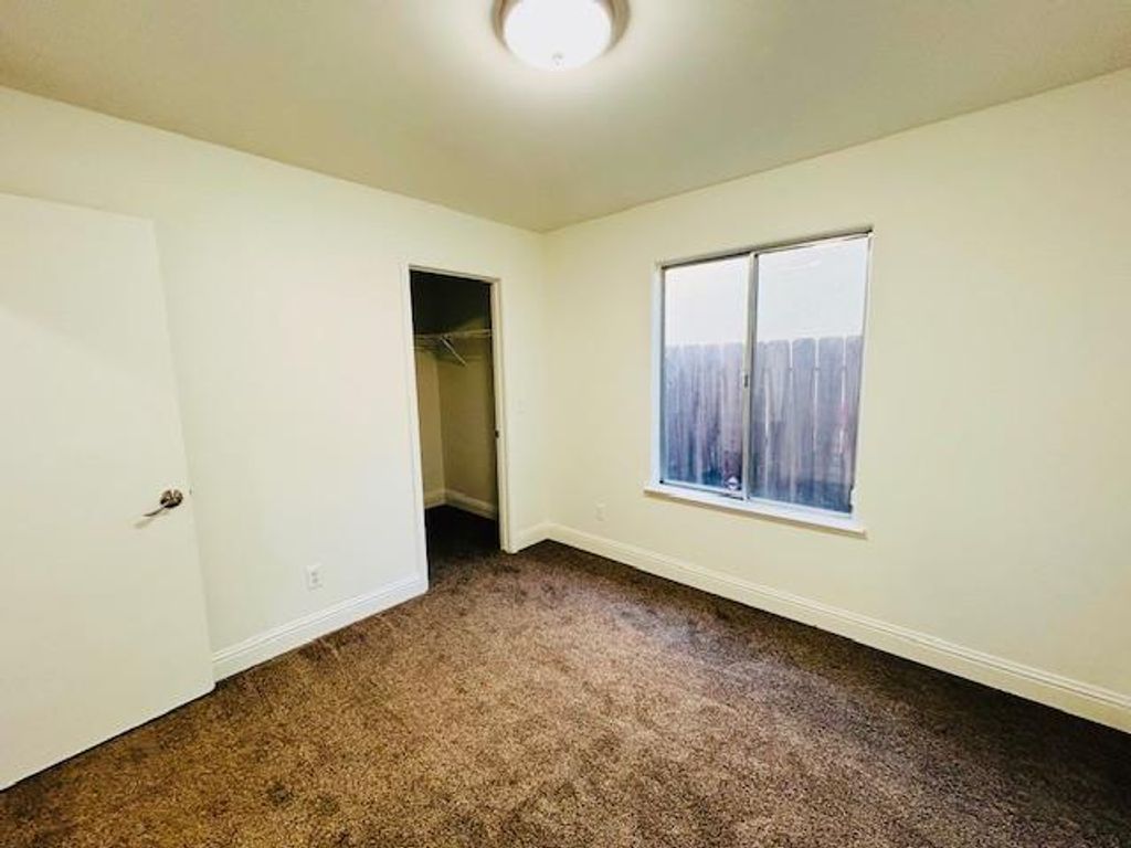 Image 19 of property listing at 5260 E Wildflower Lane, Fresno, CA 93725