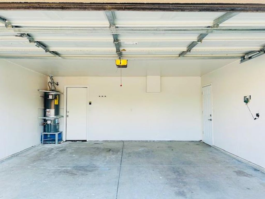 Image 21 of property listing at 5260 E Wildflower Lane, Fresno, CA 93725