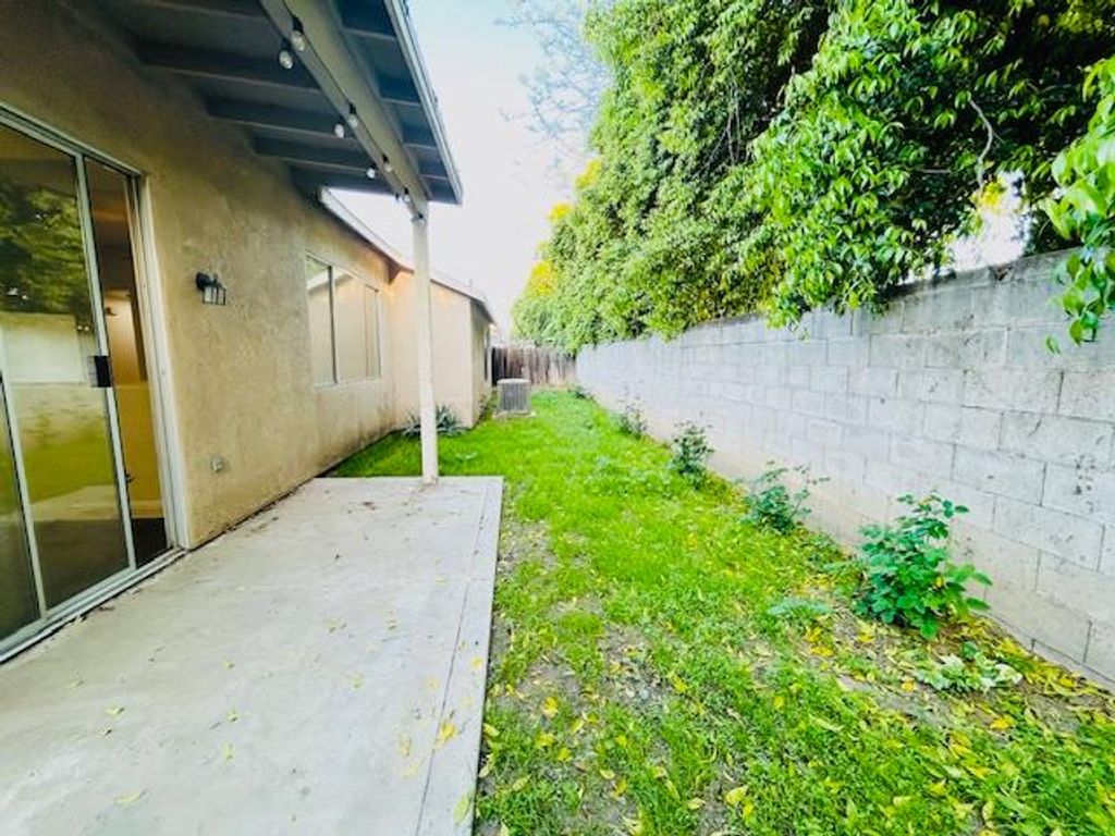 Image 22 of property listing at 5260 E Wildflower Lane, Fresno, CA 93725