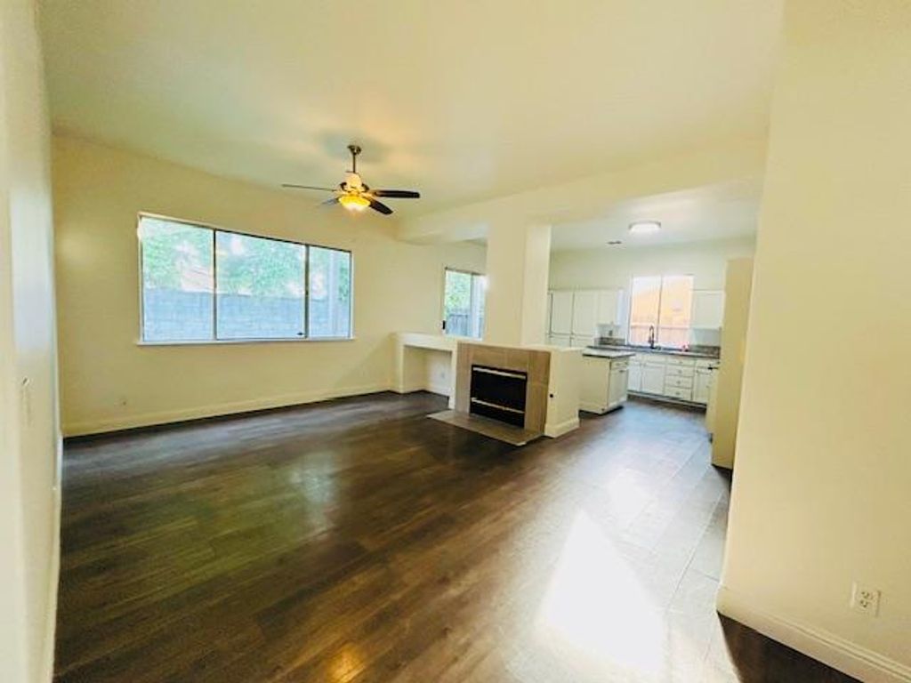 Image 3 of property listing at 5260 E Wildflower Lane, Fresno, CA 93725