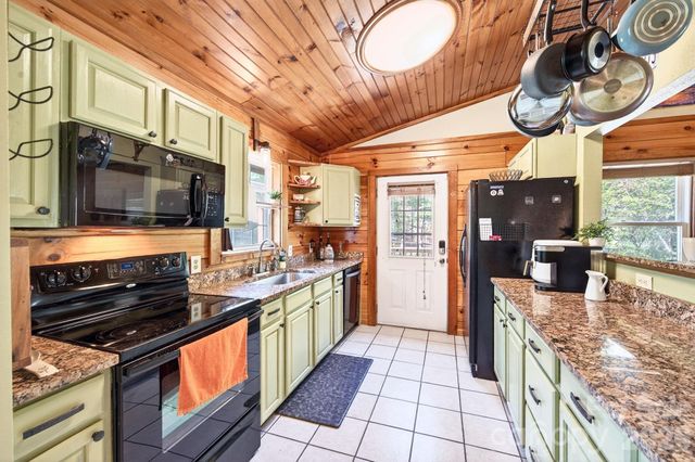 8 Blue Sky Drive, Leicester, NC 28748